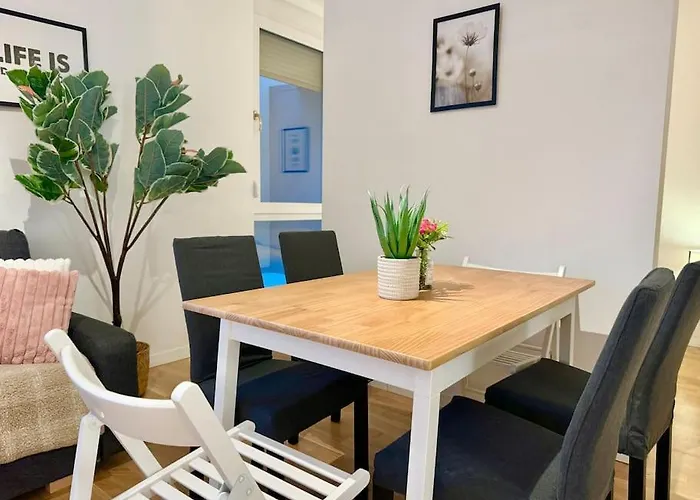 Moderne Wohnung Mit Balkon - Naehe Shopping City Sued