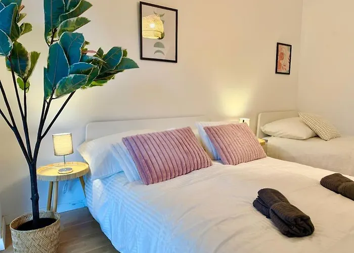 Moderne Wohnung Mit Balkon - Naehe Shopping City Sued