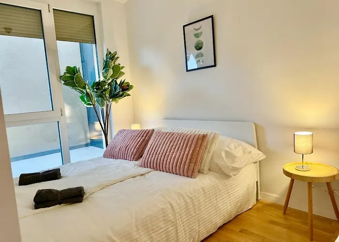 Moderne Wohnung Mit Balkon - Naehe Shopping City Sued